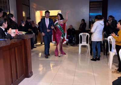 Coronación y exaltación de Adalipsa Primera como Reina de la comunidad de Calshi.
